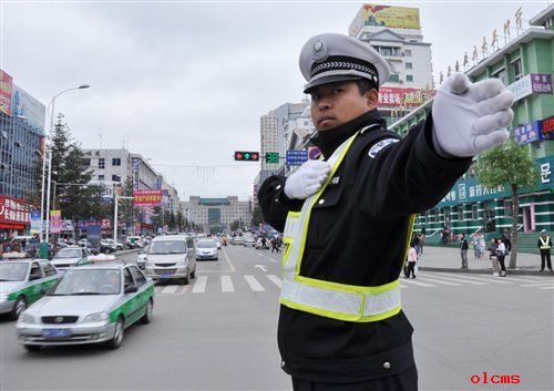 交警提醒：很多交通事故源于小小细节 汽车之家