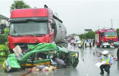 四川广安重大车祸